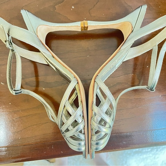 ***Sold on another Platform***Manolo Blahnik Gold T-Strap Heels 7.5 - Picture 11 of 15